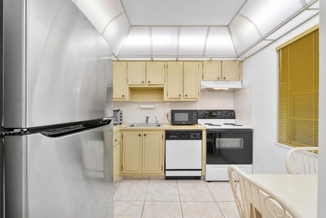 7807 Golf Cir Drive 308, Margate, FL 33063