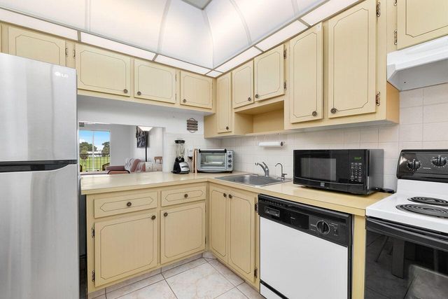 7807 Golf Cir Drive 308, Margate, FL 33063