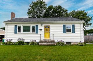 117 Arnold Rd, Norwood, MA 02062