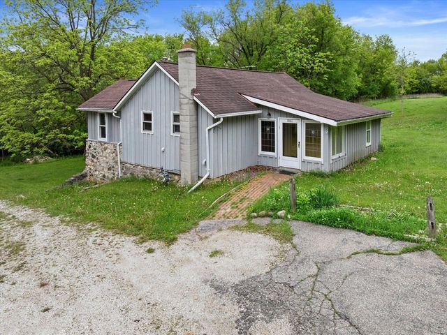 794 Emerald DRIVE, Hartford, WI 53027