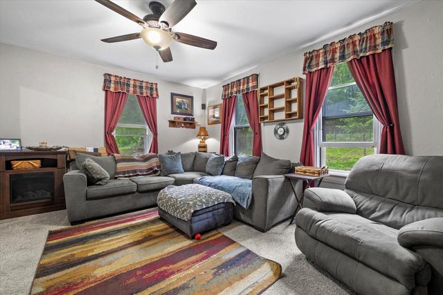 794 Emerald DRIVE, Hartford, WI 53027