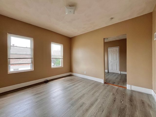 25 Oakland Ave 3R, Everett, MA 02149