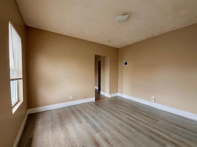 25 Oakland Ave 3R, Everett, MA 02149