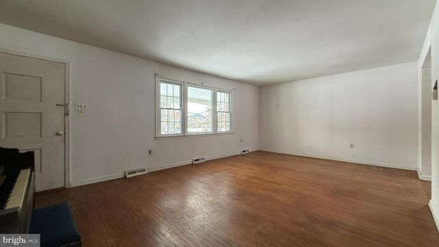 2344 OAKFIELD RD, Warrington, PA 18976