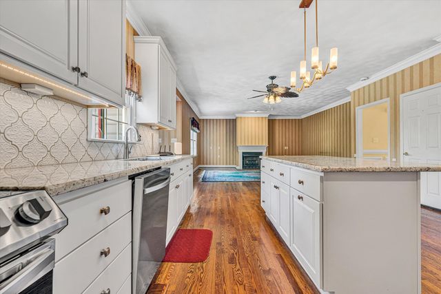 5975 Landview DR, Roanoke, VA 24018