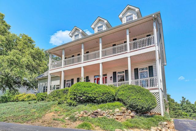 5975 Landview DR, Roanoke, VA 24018