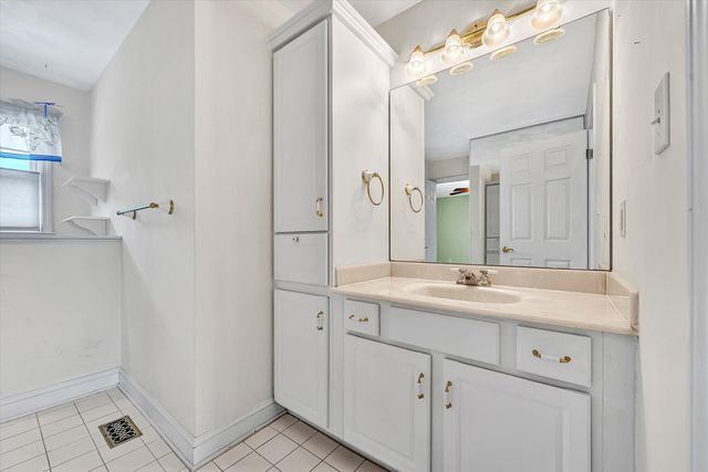 5975 Landview DR, Roanoke, VA 24018