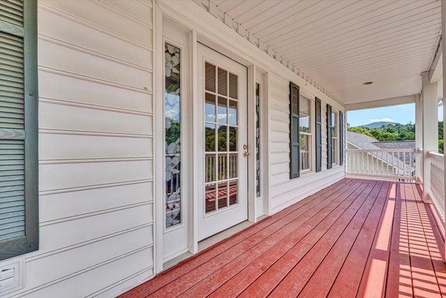 5975 Landview DR, Roanoke, VA 24018