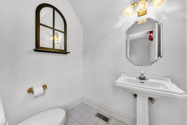 5975 Landview DR, Roanoke, VA 24018