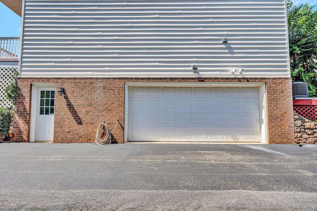 5975 Landview DR, Roanoke, VA 24018