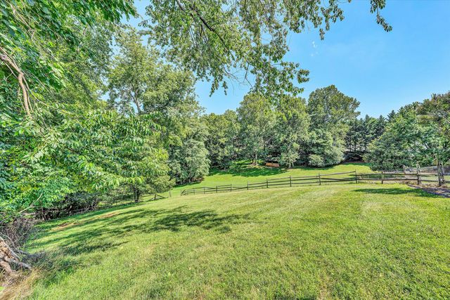 5975 Landview DR, Roanoke, VA 24018