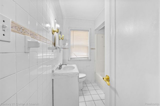 7910 Orchard Avenue, Dearborn, MI 48126