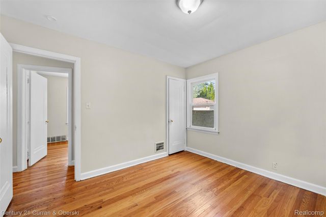 7910 Orchard Avenue, Dearborn, MI 48126