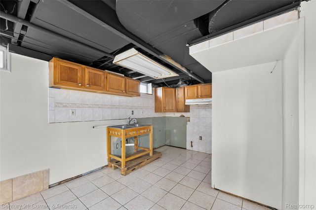 7910 Orchard Avenue, Dearborn, MI 48126