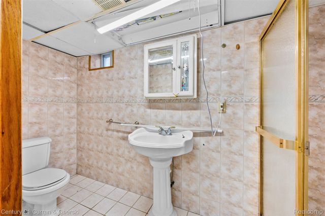 7910 Orchard Avenue, Dearborn, MI 48126