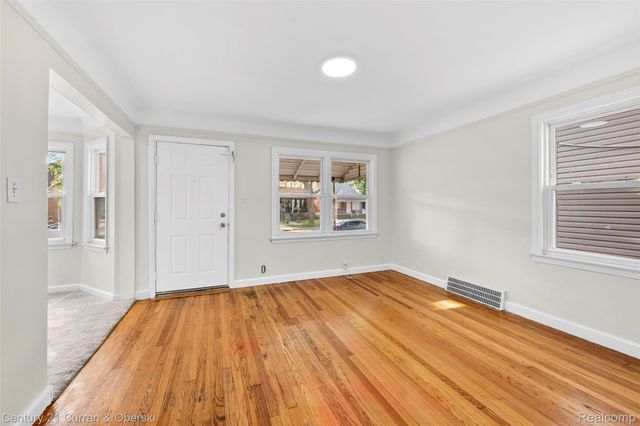 7910 Orchard Avenue, Dearborn, MI 48126