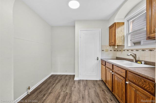 7910 Orchard Avenue, Dearborn, MI 48126