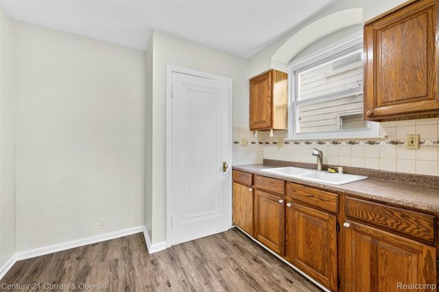 7910 Orchard Avenue, Dearborn, MI 48126