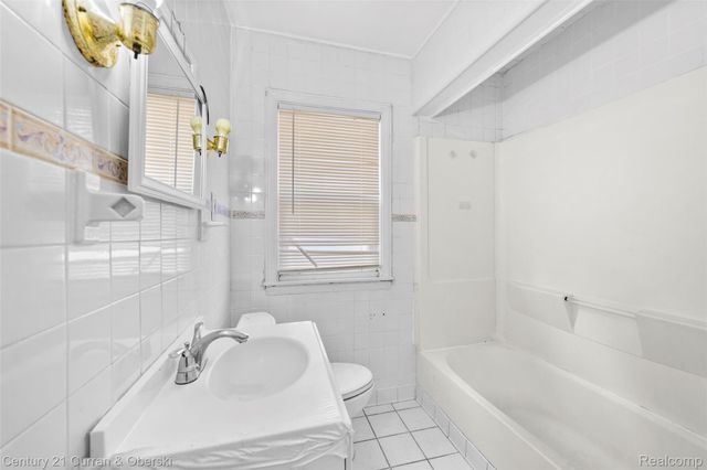 7910 Orchard Avenue, Dearborn, MI 48126