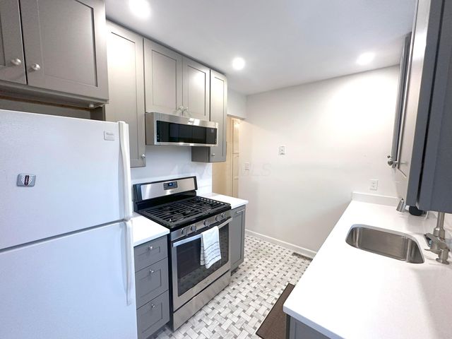 2443 Shrewsbury Road, Upper Arlington, OH 43221