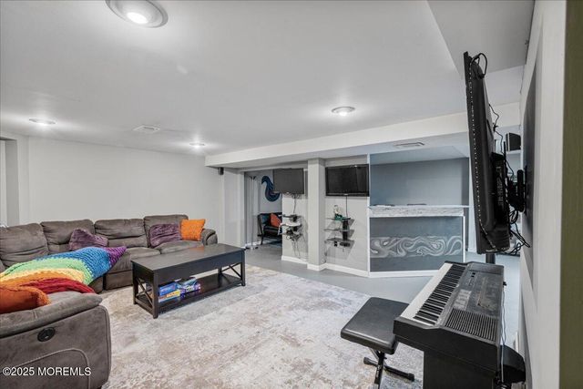 135 Larch Drive, Toms River, NJ 08753