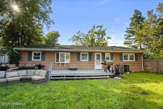 135 Larch Drive, Toms River, NJ 08753