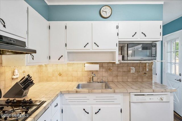 135 Larch Drive, Toms River, NJ 08753
