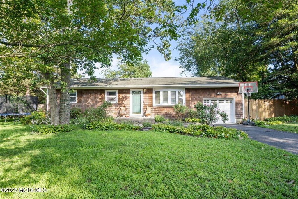 135 Larch Drive, Toms River, NJ 08753