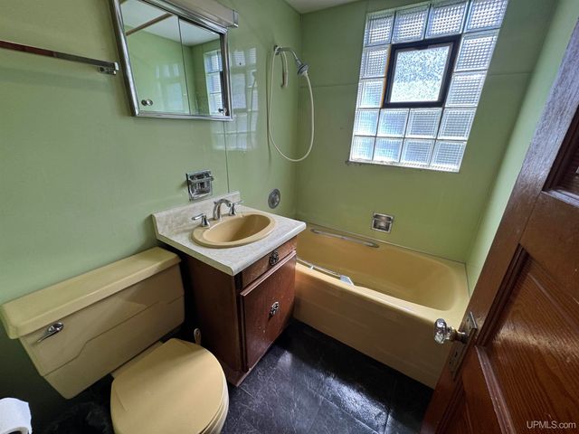 211 Michigan Avenue, Crystal Falls, MI 49920