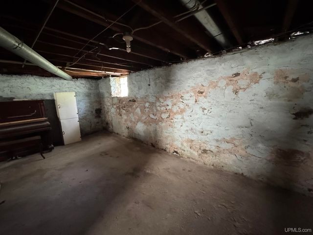 211 Michigan Avenue, Crystal Falls, MI 49920