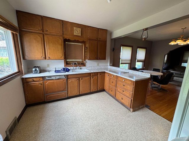 211 Michigan Avenue, Crystal Falls, MI 49920