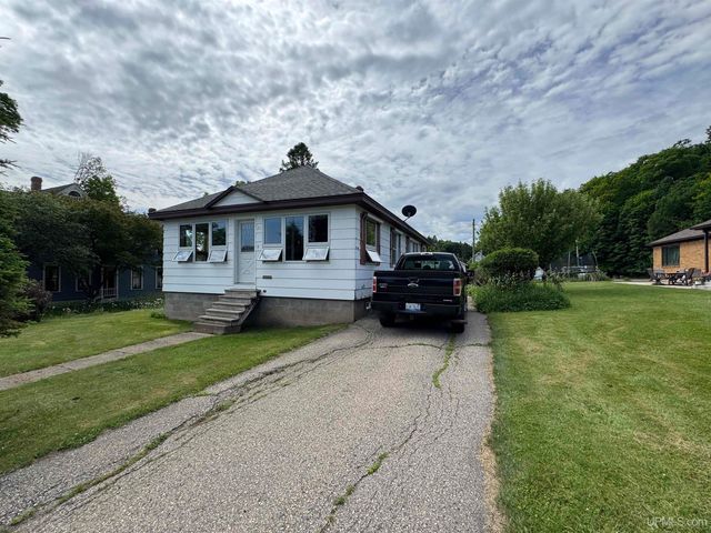 211 Michigan Avenue, Crystal Falls, MI 49920