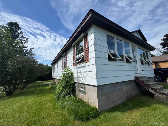 211 Michigan Avenue, Crystal Falls, MI 49920