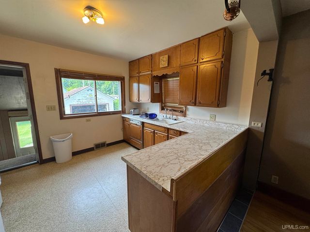 211 Michigan Avenue, Crystal Falls, MI 49920