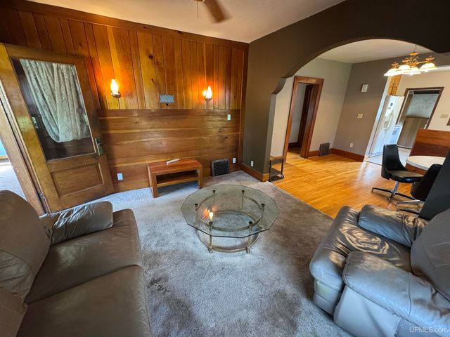 211 Michigan Avenue, Crystal Falls, MI 49920