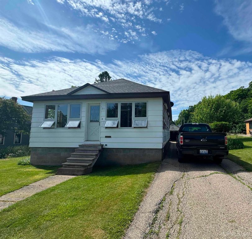 211 Michigan Avenue, Crystal Falls, MI 49920