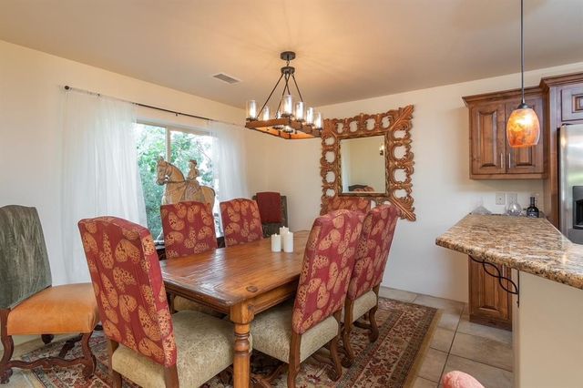 717 Calle Beatrice, Santa Fe, NM 87501