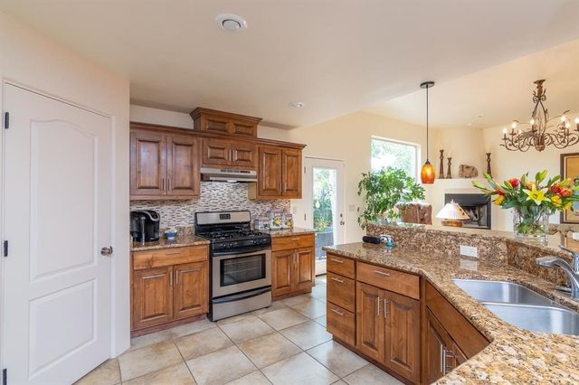 717 Calle Beatrice, Santa Fe, NM 87501