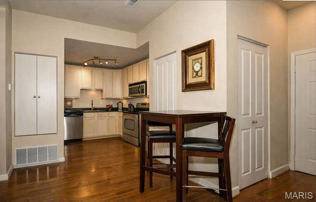 627 Clara Avenue 104, St Louis, MO 63112