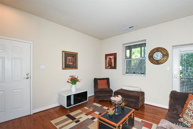 627 Clara Avenue 104, St Louis, MO 63112
