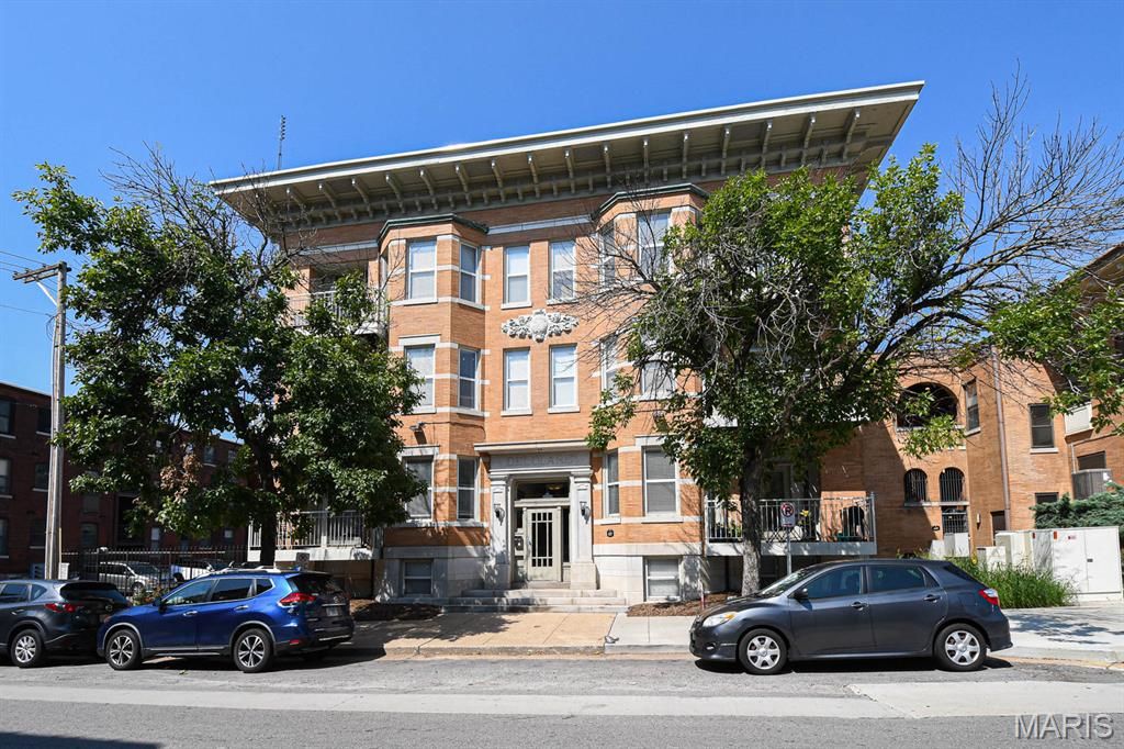 627 Clara Avenue 104, St Louis, MO 63112