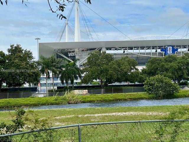 1890 NW 204th St, Miami Gardens, FL 33056