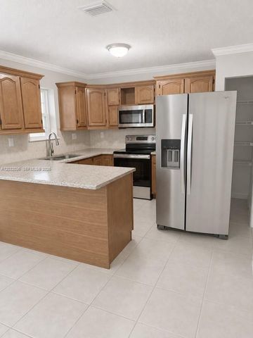 1890 NW 204th St, Miami Gardens, FL 33056