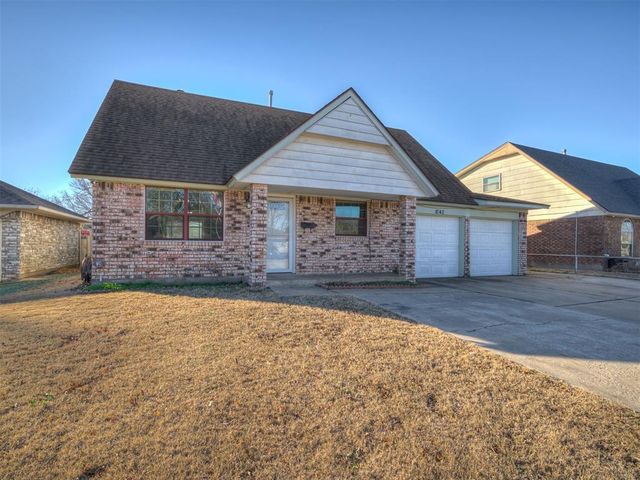 1040 SW 2nd Street, Moore, OK 73160