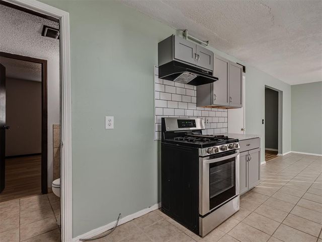 1040 SW 2nd Street, Moore, OK 73160