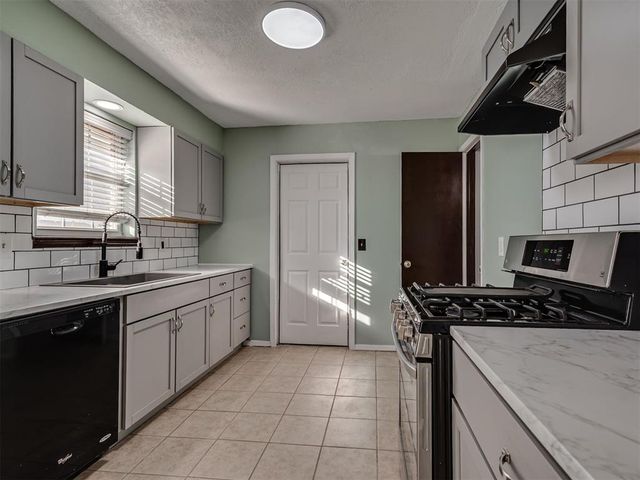 1040 SW 2nd Street, Moore, OK 73160