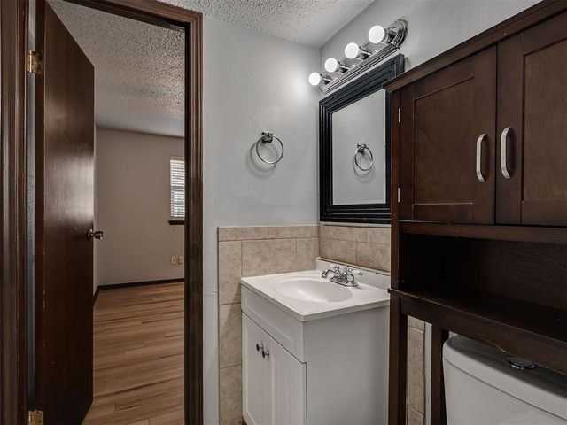 1040 SW 2nd Street, Moore, OK 73160