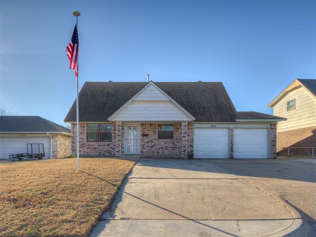 1040 SW 2nd Street, Moore, OK 73160