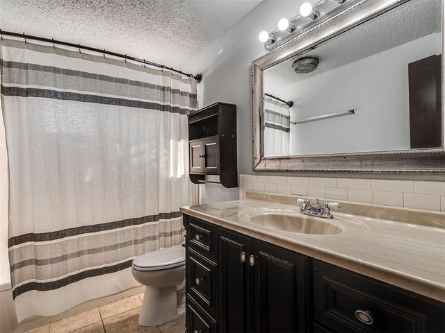 1040 SW 2nd Street, Moore, OK 73160