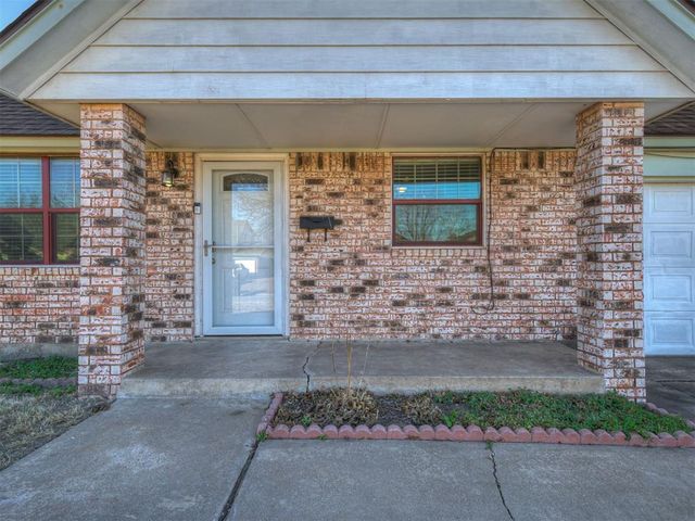 1040 SW 2nd Street, Moore, OK 73160